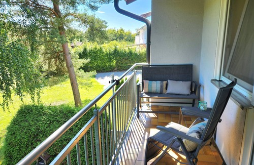 Iphofen Apartment | Holiday flat ‘Silvaner’ with private balcony, shared terrace and communal garden