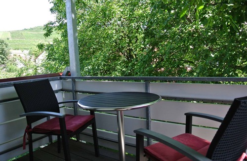 Niederweiler Apartment | holiday flat Studio, our birdhouse