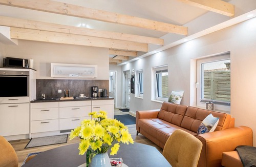 Boltenhagen House | Holiday Home 'Ostseeoase' with Private Terrace, Shared Garden and Wi-Fi