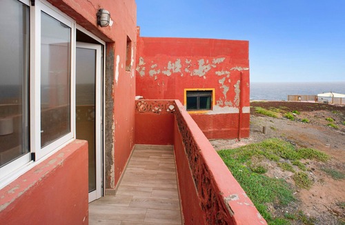 Galdar House | Holiday Home "El Faro Sardina" with Sea View, Terrace & Wi-Fi