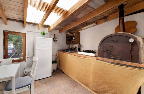 Teguise House | Holiday Home 'Aloe Art' with Shared Garden and Wi-Fi