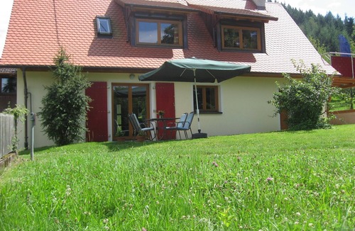 Grunern House | Holiday Home 'Am Kropbach' with Mountain View, Private Terrace and Wi-Fi