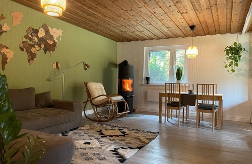 Neubau House | Holiday Home 'Am Neubäuer See' with Private Terrace, Shared Garden and Wi-Fi