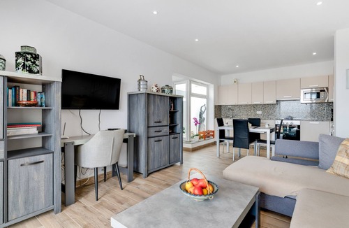 La Asomada House | Holiday Home 'Apartamento Garden' with Sea View, Terrace, Jacuzzi and Wi-Fi