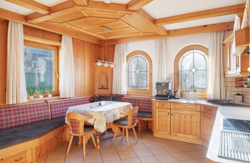 Helfenstein House | Holiday Home 'Haus Hart Im Zillertal 6 People' with Mountain View, Terrace & Wi-Fi