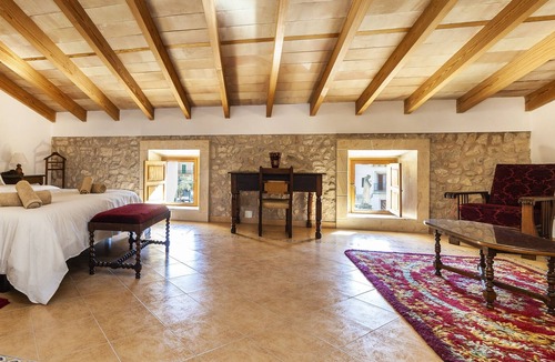 Petra House | Holiday Home 'Beata House' with Pool, Garden, Terrace & Wi-Fi