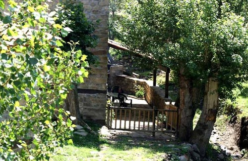 San Roman de Cameros House | Holiday Home 'Casa Del Tio Conejo' with Mountain View, Shared Pool and Wi-Fi