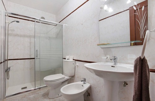 Gran Tarajal House | Holiday Home "Casa Rosi" with Mountain Views and Wi-Fi