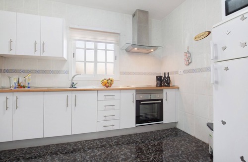 Tuineje House | Holiday Home 'Casa Majos' with Mountain Views, Private Terrace and Wi-Fi