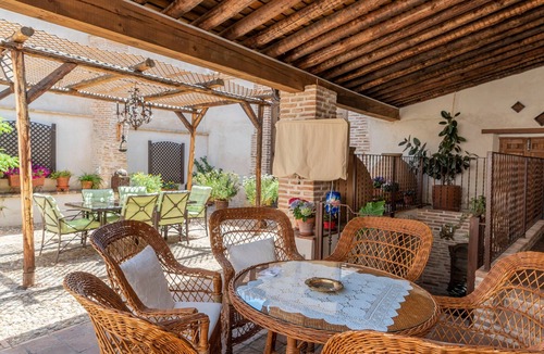 Noves House | Holiday Home 'Casa Rural 5 Estrellas El Baluarte' with Private Pool and Wi-Fi