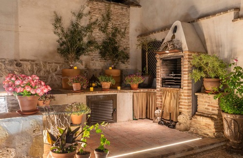 Noves House | Holiday Home 'Casa Rural 5 Estrellas El Baluarte' with Private Pool and Wi-Fi