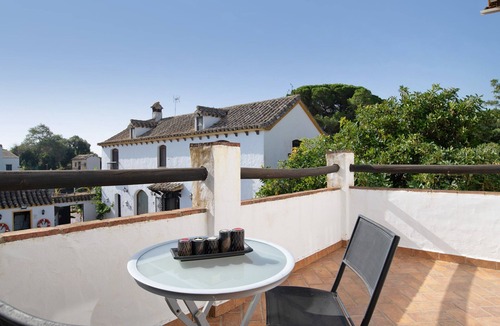 Barbate House | Holiday Home 'Casa Rural La Higuera' with Shared Pool, Wi-Fi and Air Conditioning