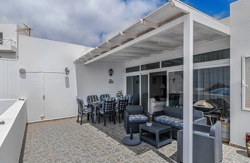La Asomada House | Holiday Home 'Casita Canaria' with Sea View, Private Pool and Wi-Fi