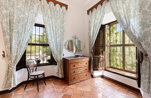 Archidona House | Holiday Home 'Cortijo Caracate' with Mountain View, Wi-Fi and Air Conditioning