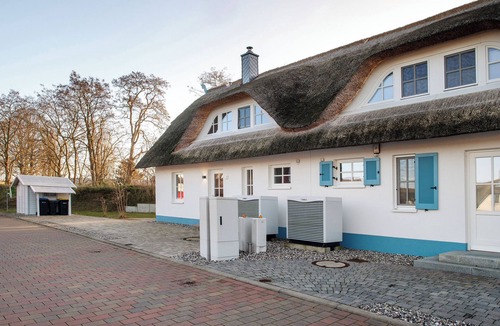Stove House | Holiday Home 'Mühlenperle' with Private Terrace, Private Garden and Wi-Fi