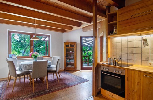 Wahlwies House | Holiday Home with Private Terrace, Private Garden and Wi-Fi