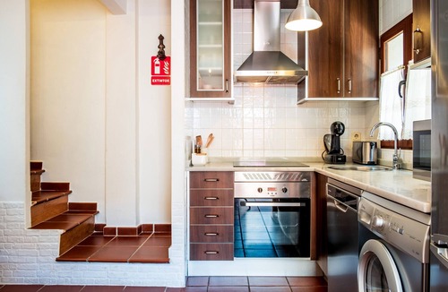 Piedralaves House | Holiday Home 'El Cabildo' with Private Patio and Wi-Fi
