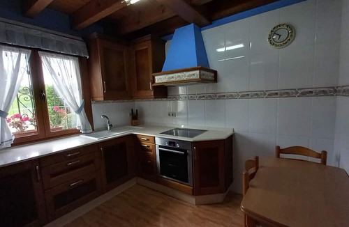 La Portilla House | Holiday Home 'El Cañu' with Mountain Views, Private Terrace and Wi-Fi
