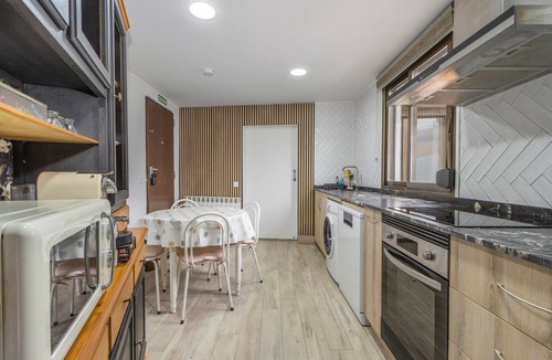 Sediles House | Holiday Home 'El Cierzo De Sediles' with Mountain Views, Wi-Fi & Air Conditioning
