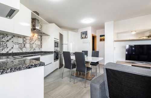 Armenime House | Holiday Home 'El Rinconcito With Sea Views' with Wi-Fi & Air Conditioning