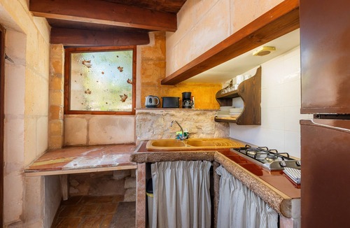 Petra House | Holiday Home "Es Colomer" with Mountain View, Shared Pool & Wi-Fi