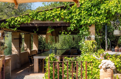 Petra House | Holiday Home "Es Colomer" with Mountain View, Shared Pool & Wi-Fi