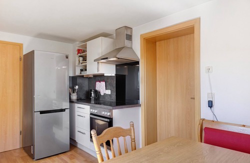 Bierhuette House | Holiday Home 'Ferienhaus Kreuzbergblick' with Mountain View, Private Terrace and Wi-Fi