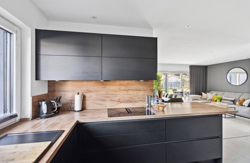 Traunreut House | Holiday Home 'Forest Sun' with Mountain View, Private Terrace and Wi-Fi
