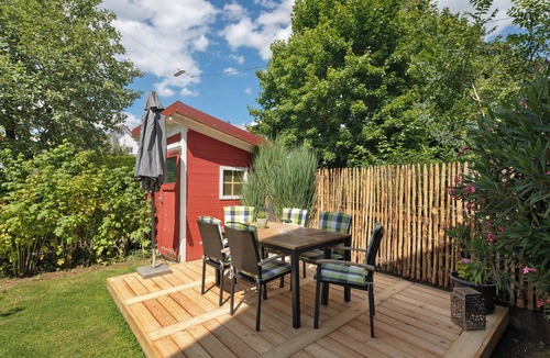 Rofingen House | Holiday Home 'Frieda' with Private Garden and Wi-Fi