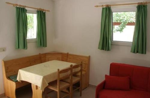 La Puebla de Roda House | Holiday Home Gemütlicher Ferienbungalow Isabena by Interhome