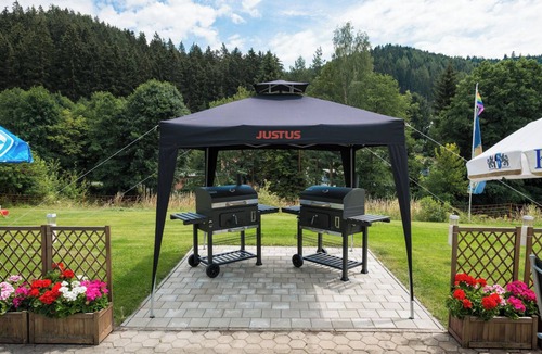 Warmensteinach House | Holiday Home 'Gruppenferienhaus Dressel' with Mountain View, Shared Terrace and Wi-Fi