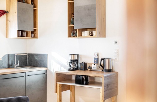 Bruck am Ziller House | Holiday Home 'Haus Glückswiese' with Zillertal Views and Private Terrace