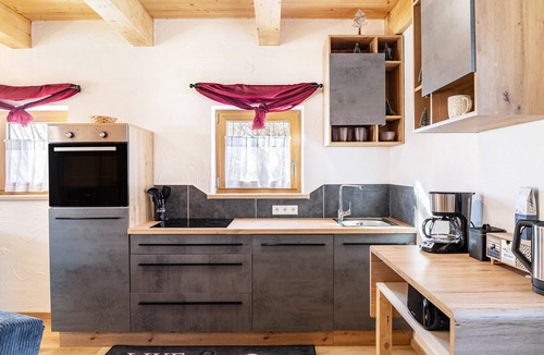 Bruck am Ziller House | Holiday Home 'Haus Glückswiese' with Zillertal Views and Private Terrace