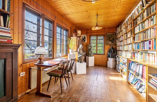 Finnentrop House | Holiday Home 'Hueseken' with Shared Garden and Wi-Fi