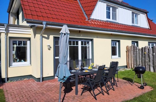 Breege House | Holiday Home Hühnergott with Sauna, Fireplace and Garden