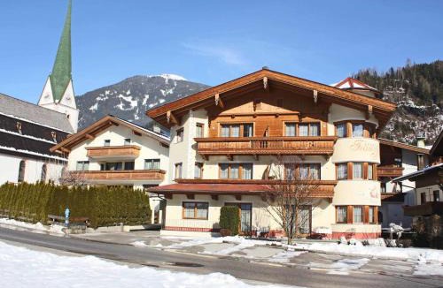 Stumm Apartment | Holiday home in Kaltenbach near ski lift