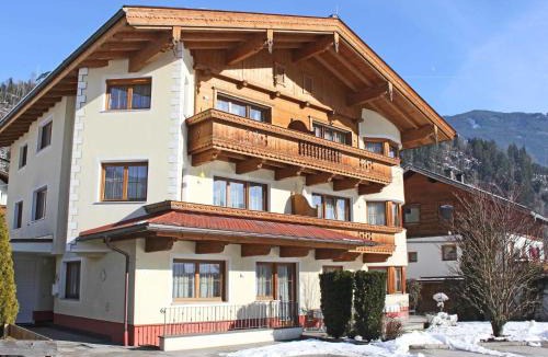 Stumm Apartment | Holiday home in Kaltenbach near ski lift
