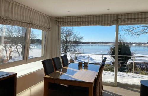 Ponitz am See House | Holiday Home in Klingberg mit Seeblick by Interhome