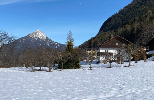 Imsterberg Apartment | Holiday home in Tyrol at 1000 m above sea level with garden and barbecue - Haus Alfred Grall