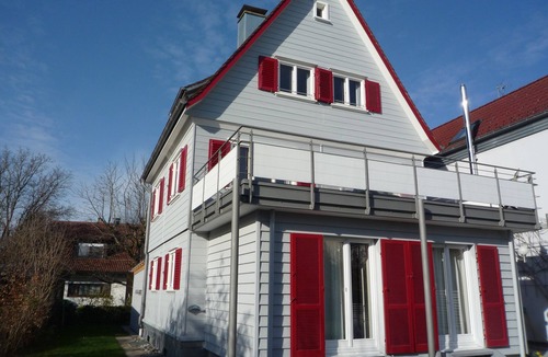 Bad Schachen House | Holiday Home 'Kunterbunt' with Private Terrace, Shared Garden and Wi-Fi
