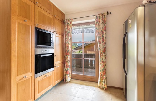 Unterwoessen House | Holiday Home 'Mit Bergpanorama' with Mountain View, Private Terrace and Wi-Fi