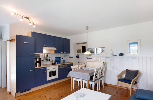 Meschendorf House | Holiday Home 'Möve Aba Bungalow 68' with Private Terrace, Shared Garden and Wi-Fi