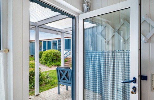 Meschendorf House | Holiday home "Möve ABA Bungalow 66" with private terrace and WLAN