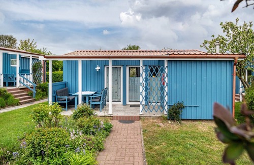 Meschendorf House | Holiday home "Möve ABA Bungalow 66" with private terrace and WLAN