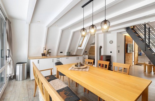Oberhundem House | Holiday Home 'Nurdachhaus Sauerland' with Private Garden, Grill & Fire Pit