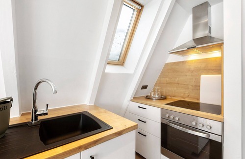 Oberhundem House | Holiday Home 'Nurdachhaus Sauerland' with Private Garden, Grill & Fire Pit