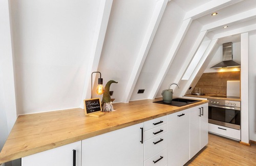 Oberhundem House | Holiday Home 'Nurdachhaus Sauerland' with Private Garden, Grill & Fire Pit