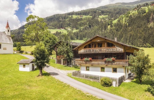 Selva dei Molini House | Holiday Home 'Oberschneider' with Mountain View, Private Garden and Wi-Fi