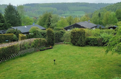 Feriendorf Hennesee House | Holiday Home on Lake 'Hennesee' with Wi-Fi, Terrace & Garden