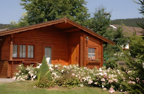 Glosingen House | Holiday Home 'Pöttgen' with Shared Terrace, Private Garden and Wi-Fi